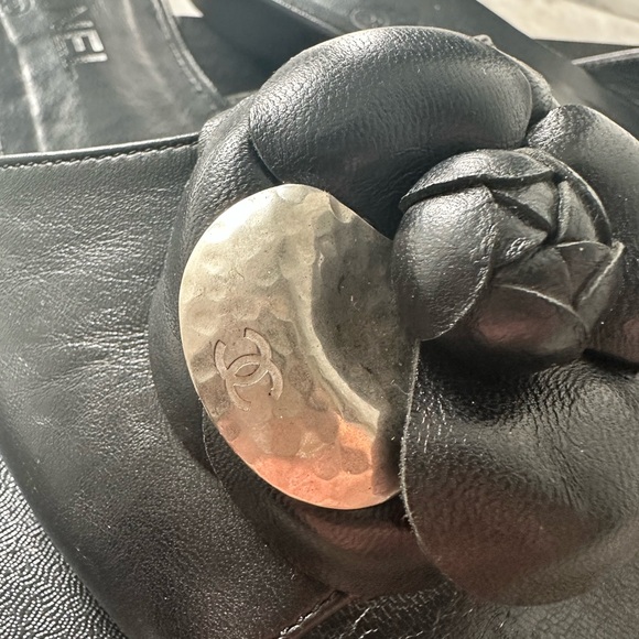 Authentic Chanel Camellia lambskin mules - Picture 2 of 7